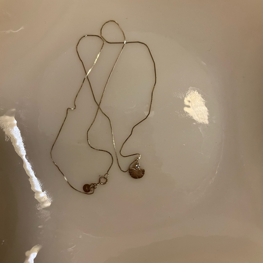 Elegant Gold Necklace with Minimalist Design